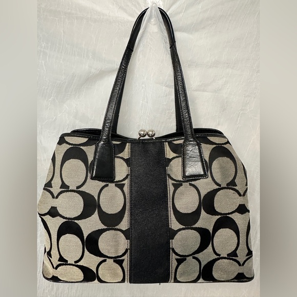 Coach Kiss Lock Jacquard Shoulder Bag Black & Gray Signature w/ Silver Hardware - Picture 2 of 13